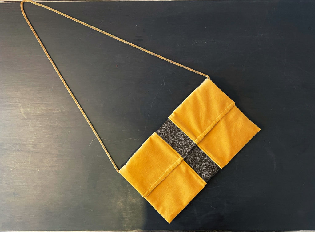 pochette en velours, créatrice de mode