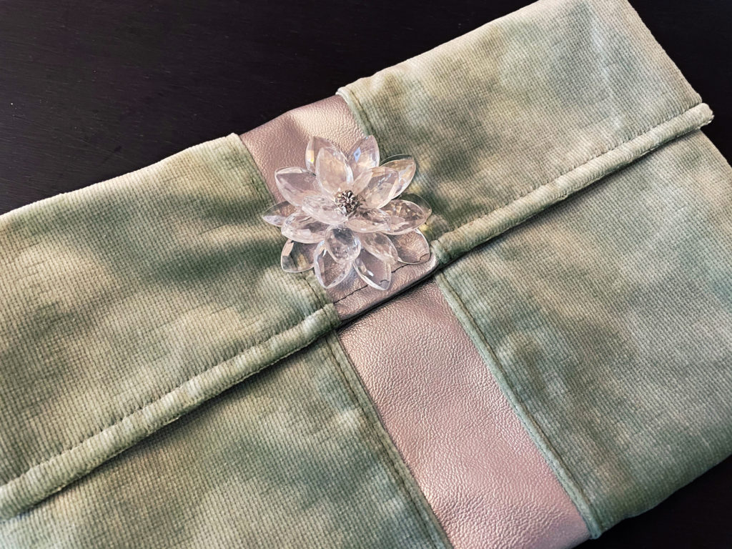 pochette en velours, fleurs, suisse